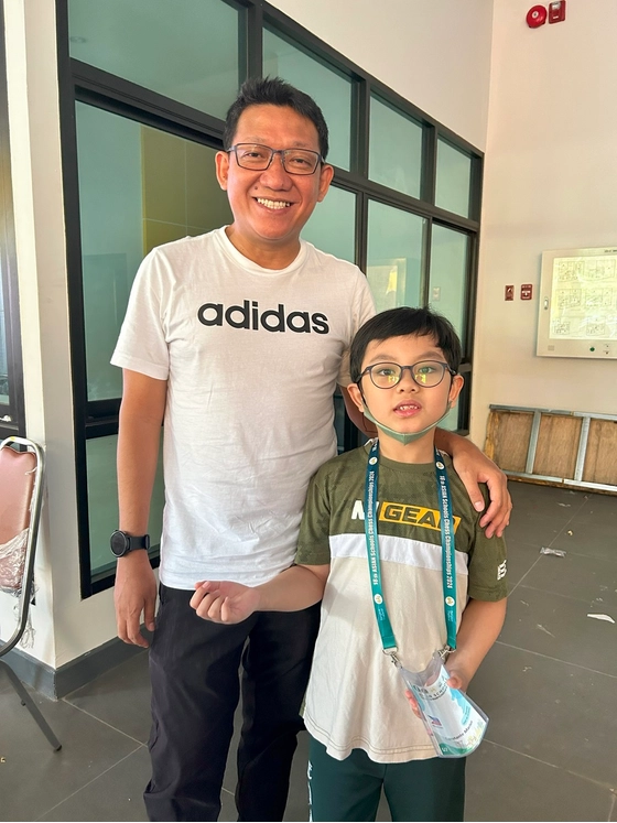 Marius meets Biyaherong Chess Coach, Fide Master Deniel Causo in Thailand